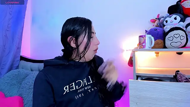 my aleja  online show from March 27, 2:17 am