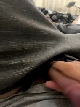 Snapshot of FrequentFew chatting on January 6, 2:32 pm FrequentFew online show from January 6, 2:32 pm