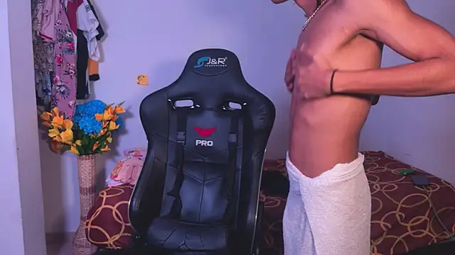 Snapshot of Andrewpetrikov_ chatting on October 8, 3:15 am Andrewpetrikov online show from October 8, 3:15 am