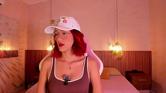 daphne courtis online show from February 10, 3:10 am