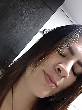 Snapshot of ImSophieFox chatting on February 3, 6:22 am ImSophieFox online show from February 3, 6:22 am