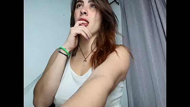 Snapshot of ImSophieFox chatting on February 14, 4:42 am ImSophieFox online show from February 14, 4:42 am