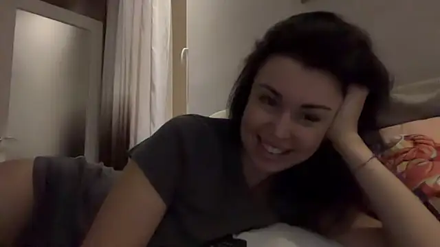 Snapshot of Gilin1 chatting on November 19, 8:20 pm Gilin1 online show from November 19, 8:20 pm