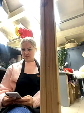 Snapshot of CandyVice chatting on October 6, 5:10 pm CandyVice online show from October 6, 5:10 pm