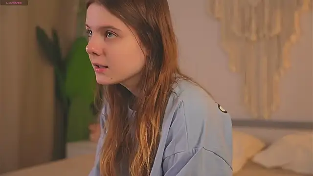 Snapshot of Lu__Lane chatting on October 9, 7:50 am Lu Lane online show from October 9, 7:50 am