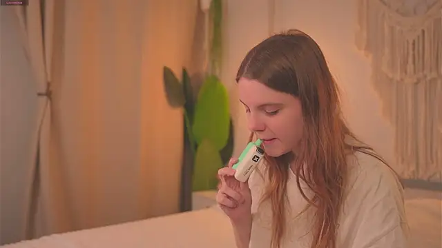 Snapshot of Lu__Lane chatting on October 15, 8:36 am Lu Lane online show from October 15, 8:36 am