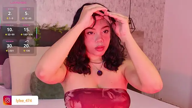 Snapshot of Celine_Lee chatting on February 9, 7:40 pm Celine Lee online show from February 9, 7:40 pm