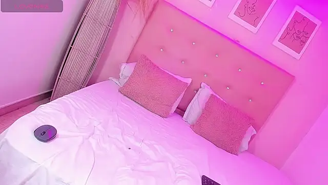 ANNIE DOLCE  online show from February 10, 10:58 pm