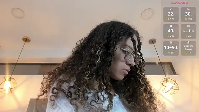 Hanna Cornee  online show from September 18, 1:46 pm