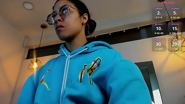 Hanna Cornee  online show from September 23, 1:36 pm