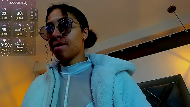 Hanna Cornee  online show from October 13, 1:33 pm