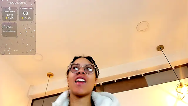 Hanna Cornee  online show from October 16, 2:07 pm