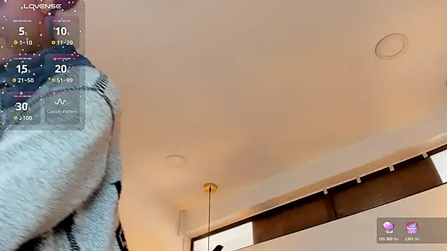 Hanna Cornee  online show from November 1, 2:08 pm