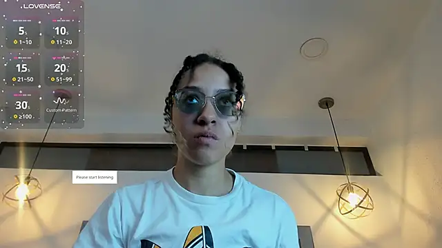 Hanna Cornee  online show from November 5, 2:06 pm