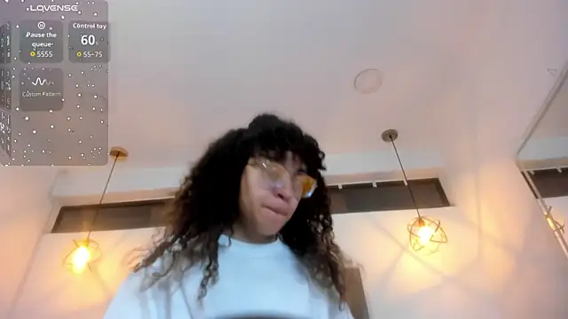 Hanna Cornee  online show from February 12, 12:11 pm