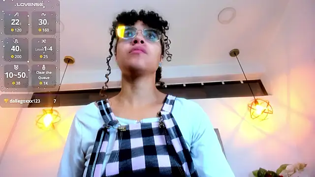 Hanna Cornee  online show from February 14, 1:08 pm