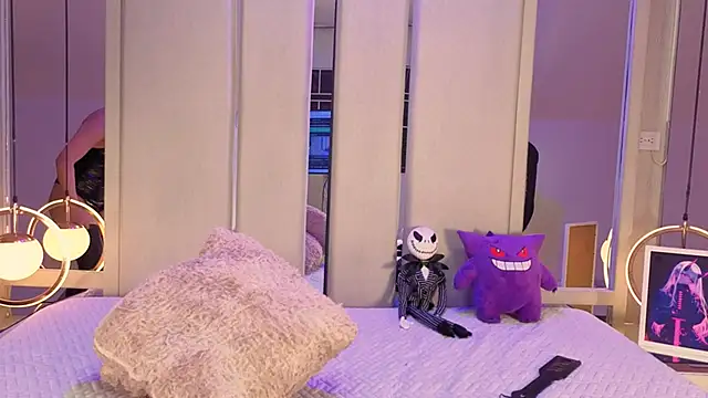 VesperVelvet online show from October 16, 8:43 pm