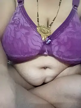 Snapshot of chocobbsneha567 chatting on April 26, 3:10 pm chocobbsneha567 online show from April 26, 3:10 pm