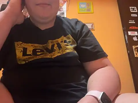 Snapshot of kinga2520 chatting on February 6, 6:33 pm kinga2520 online show from February 6, 6:33 pm