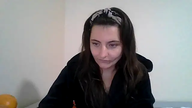 Snapshot of DInaraXRose chatting on October 3, 10:34 am DInaraXRose online show from October 3, 10:34 am