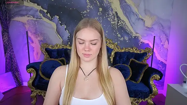 CelesteNoir online show from November 10, 8:13 am