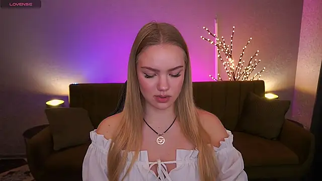 CelesteNoir online show from November 18, 7:46 am