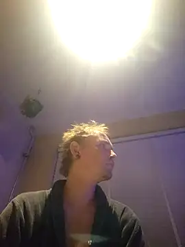 piercingpik online show from November 6, 9:05 pm