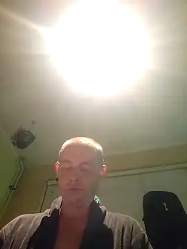 Snapshot of piercingpik chatting on June 14, 11:18 pm piercingpik online show from June 14, 11:18 pm