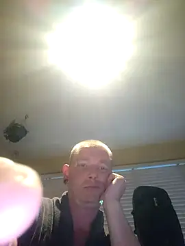Snapshot of piercingpik chatting on June 18, 8:02 pm piercingpik online show from June 18, 8:02 pm