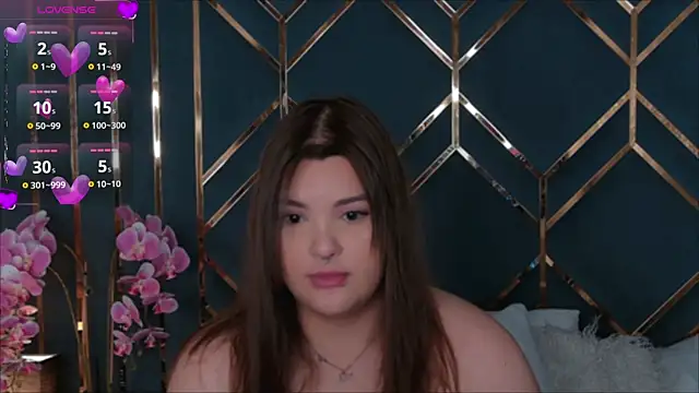 EmilyHyde online show from February 22, 1:20 pm