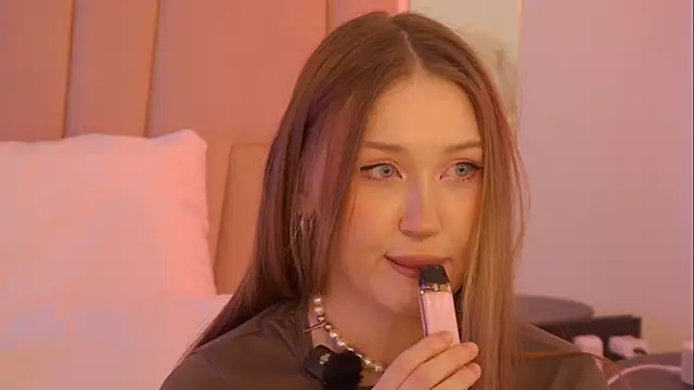 NancySmitts online show from February 1, 4:05 pm