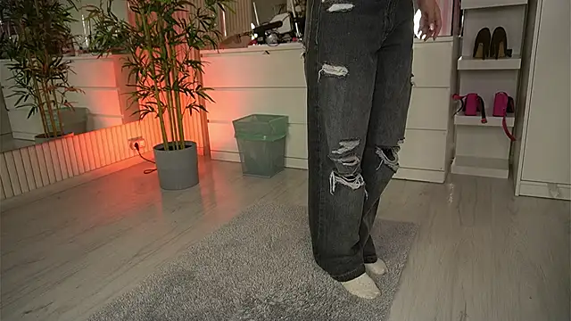 EmmaBlanco online show from April 4, 4:22 am