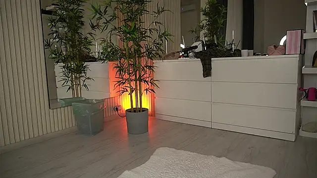 EmmaBlanco online show from April 6, 5:19 am