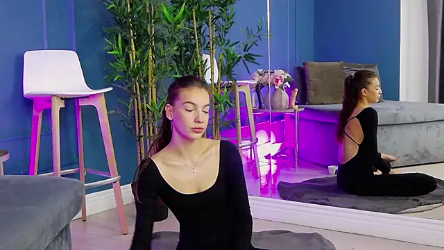 KimmDaviss online show from November 5, 9:20 am