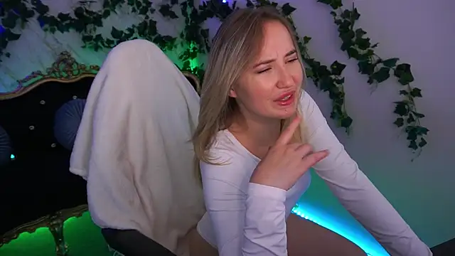 SofieBloom online show from September 12, 3:56 pm