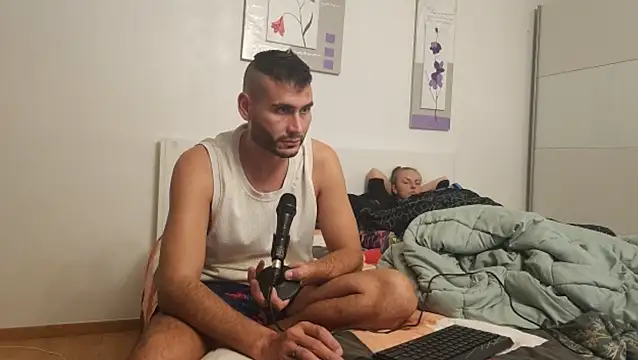 Snapshot of hornycouplefuck12 chatting on September 18, 7:49 pm hornycouplefuck12 online show from September 18, 7:49 pm