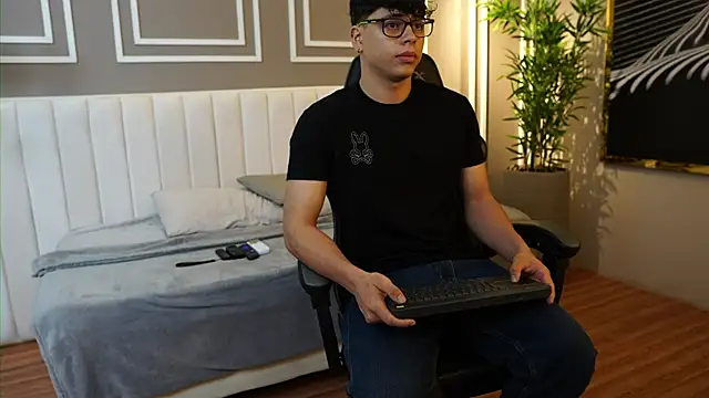 Ethan occonor online show from November 6, 8:15 am