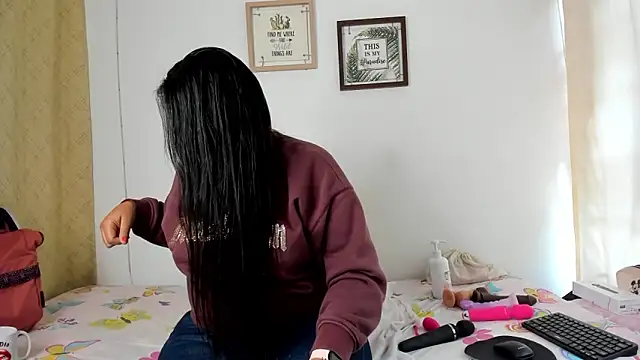 Snapshot of selena_jhonson chatting on February 9, 1:37 pm selena jhonson online show from February 9, 1:37 pm