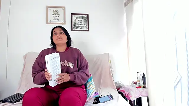 Snapshot of selena_jhonson chatting on February 27, 3:01 pm selena jhonson online show from February 27, 3:01 pm