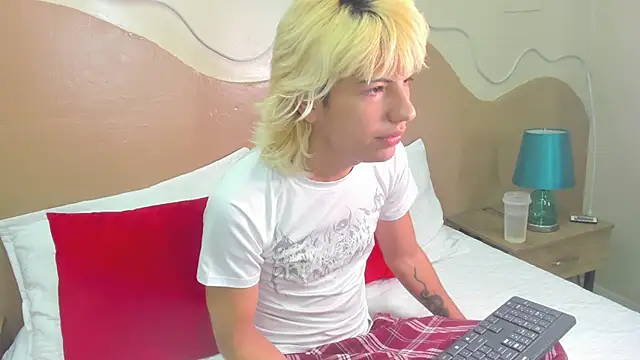 Snapshot of Enrrixxx_ chatting on February 16, 10:39 pm Enrrixxx online show from February 16, 10:39 pm