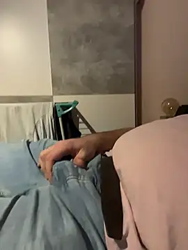 Snapshot of Lars2306 chatting on December 1, 2:33 pm Lars2306 online show from December 1, 2:33 pm