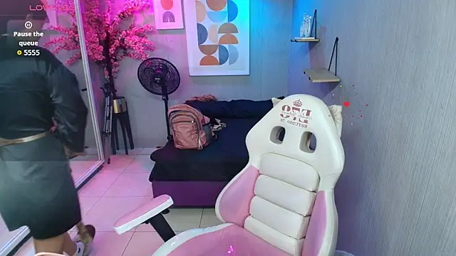 Maggy t18 online show from June 2, 3:19 am