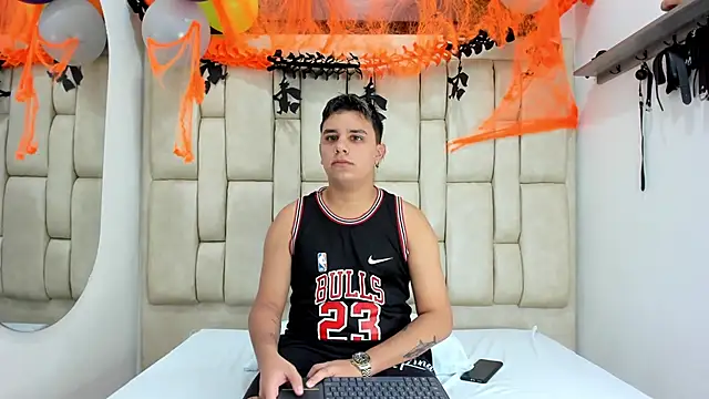 DavilANDkevin2 online show from October 29, 2:58 am