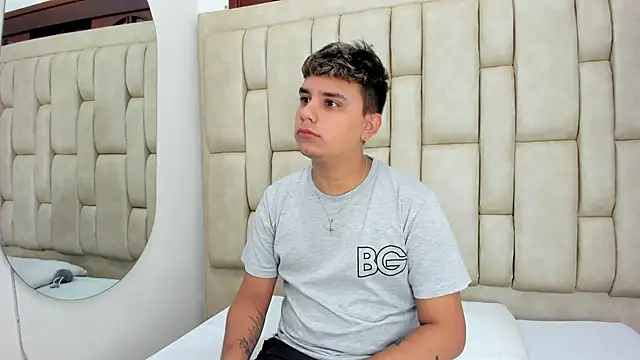 DavilANDkevin2 online show from November 25, 2:33 am