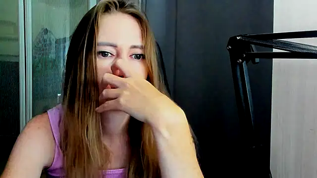 Snapshot of JessFoxxx chatting on June 26, 12:59 am JessFoxxx online show from June 26, 12:59 am