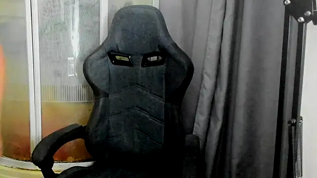 Snapshot of JessFoxxx chatting on June 29, 12:28 am JessFoxxx online show from June 29, 12:28 am