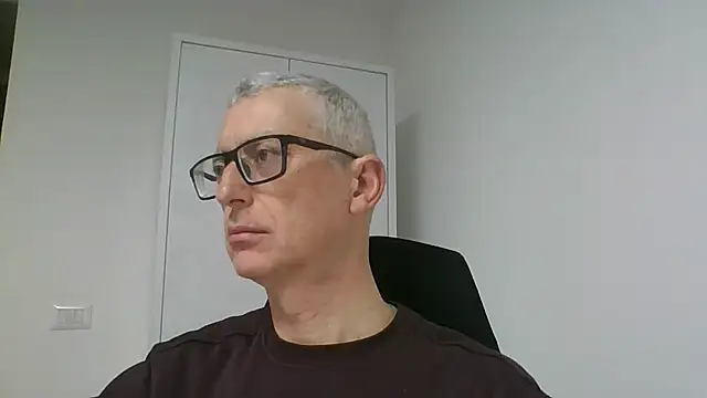 Snapshot of Sensor2000 chatting on January 19, 8:18 am Sensor2000 online show from January 19, 8:18 am