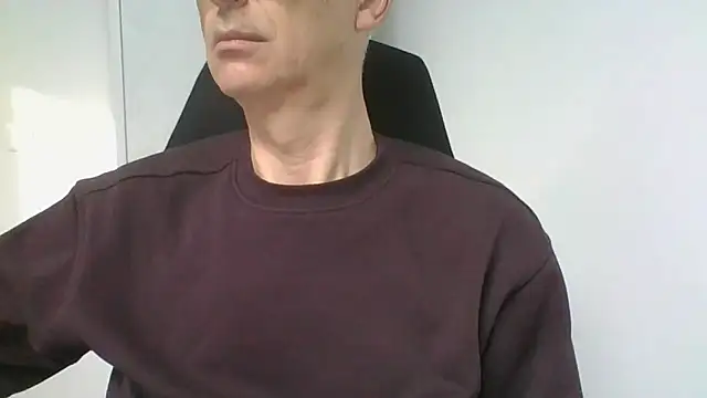 Snapshot of Sensor2000 chatting on February 2, 8:24 am Sensor2000 online show from February 2, 8:24 am