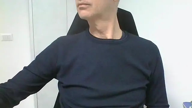 Snapshot of Sensor2000 chatting on February 13, 3:41 pm Sensor2000 online show from February 13, 3:41 pm