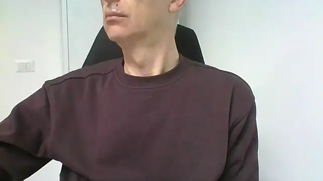 Snapshot of Sensor2000 chatting on February 23, 8:01 am Sensor2000 online show from February 23, 8:01 am